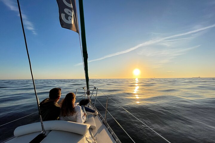Charming sunset in the Douro on an exclusive sailboat for up to 8 people - Photo 1 of 25