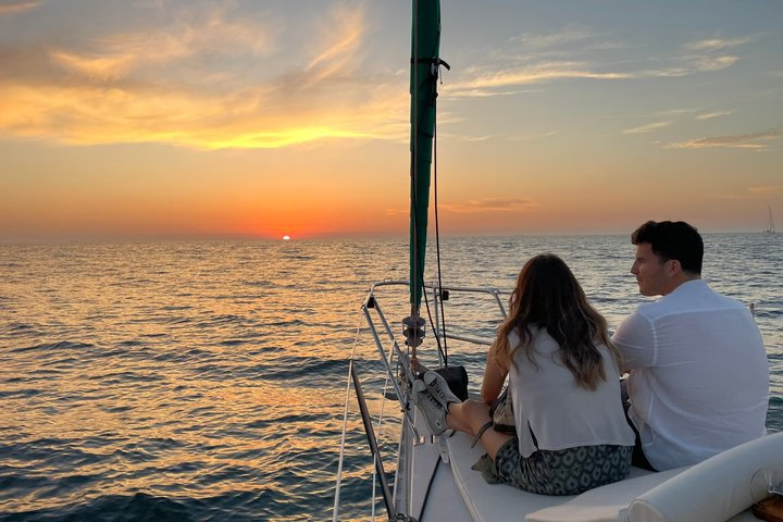 Porto : Exclusive and charming Sunset on sailing, all-inclusive. - Photo 1 of 25
