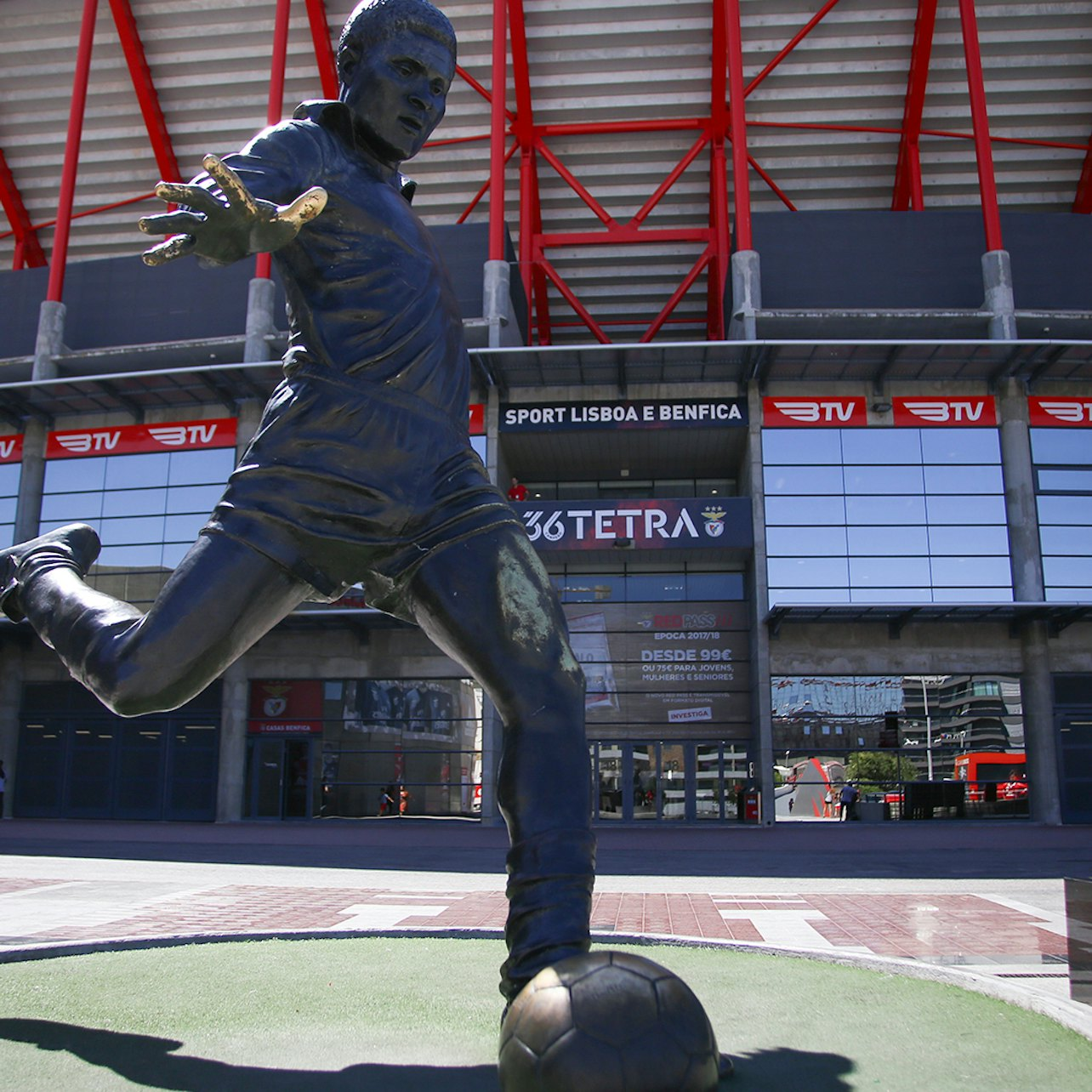 Estádio da Luz Tour + Benfica Museum: Entry Ticket - Photo 1 of 8