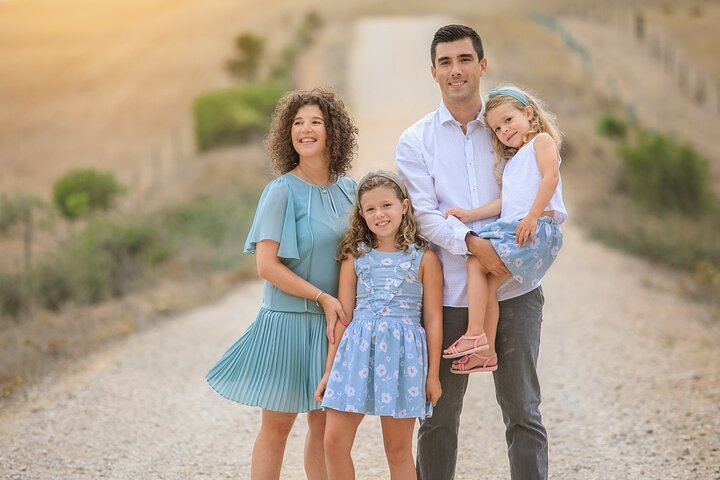 Family photo shoot in Cascais with a professional photographer - Photo 1 of 6