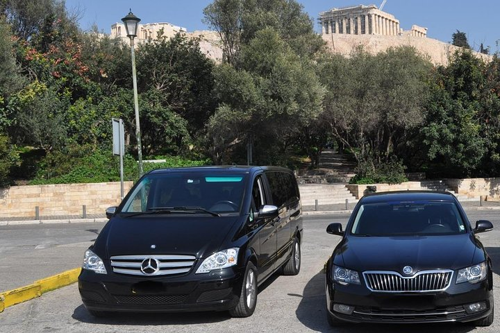 Half day car with driver at disposal in Lisbon - Photo 1 of 5