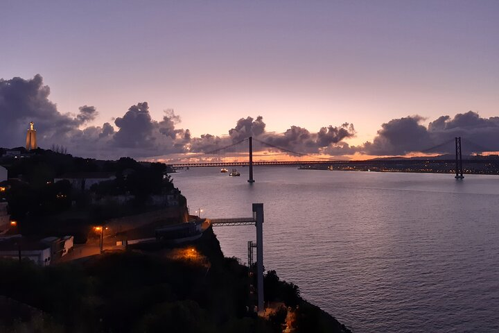 Astonishing panoramic views & sunset by Tagus River