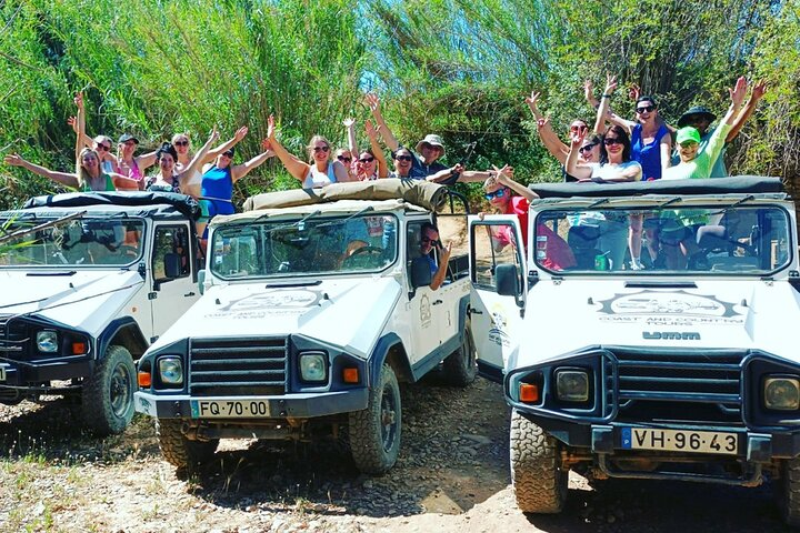 Group photo in Jeep/Group photo in Jeep