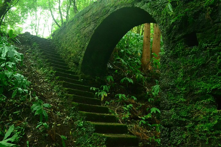Lagoa do Fogo, Hike Janela do Inferno - Photo 1 of 18