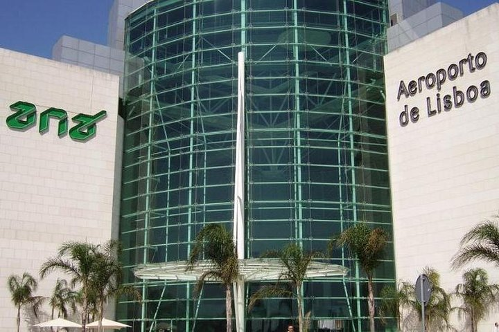 Lisbon Airport Transfer to Sesimbra or Azeitão