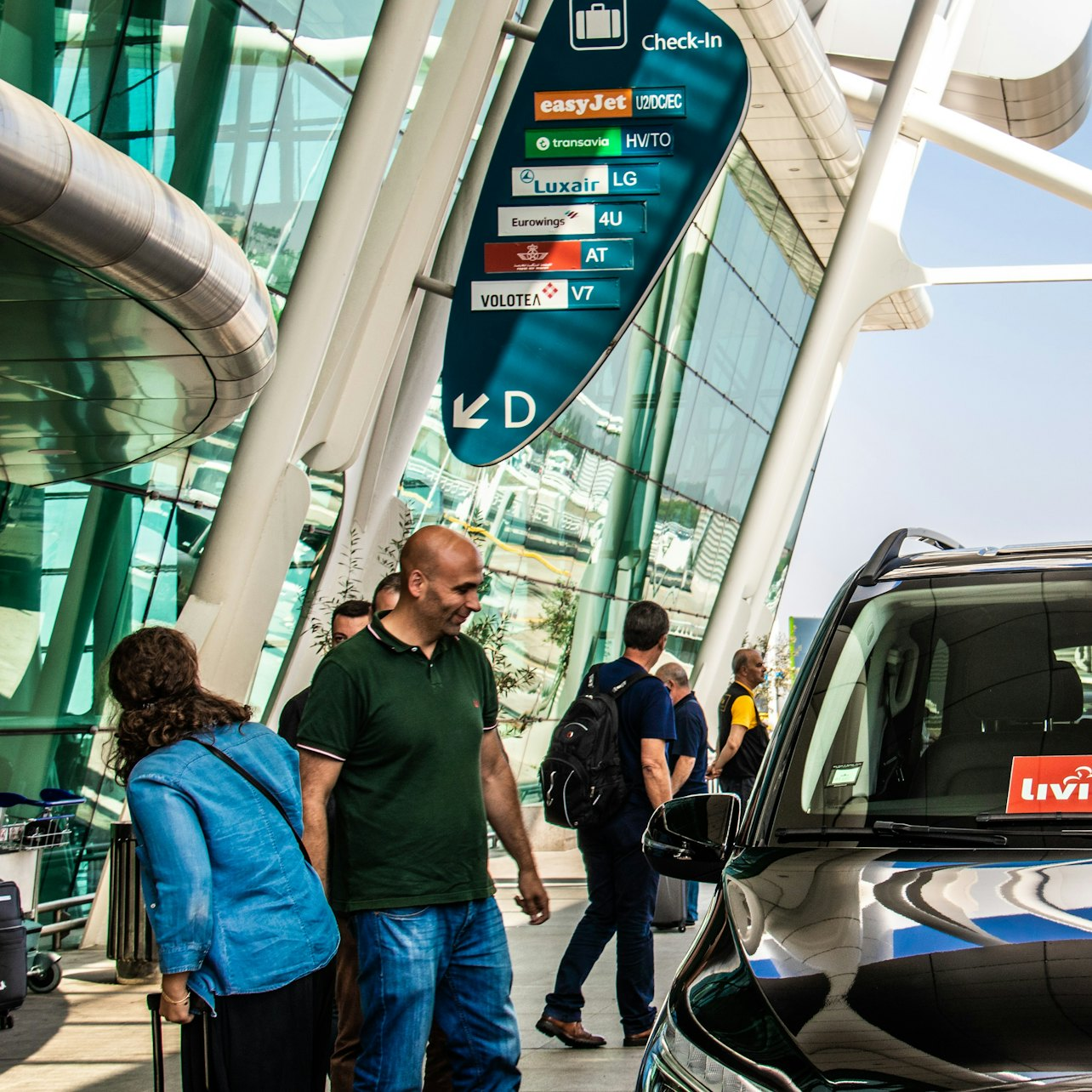 Lisbon Private Airport Transfer - Photo 1 of 4