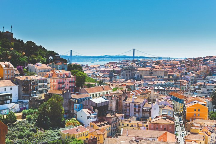 Lisbon Shore Excursion: City Tour by Minivan Including Food and Wine Tatings