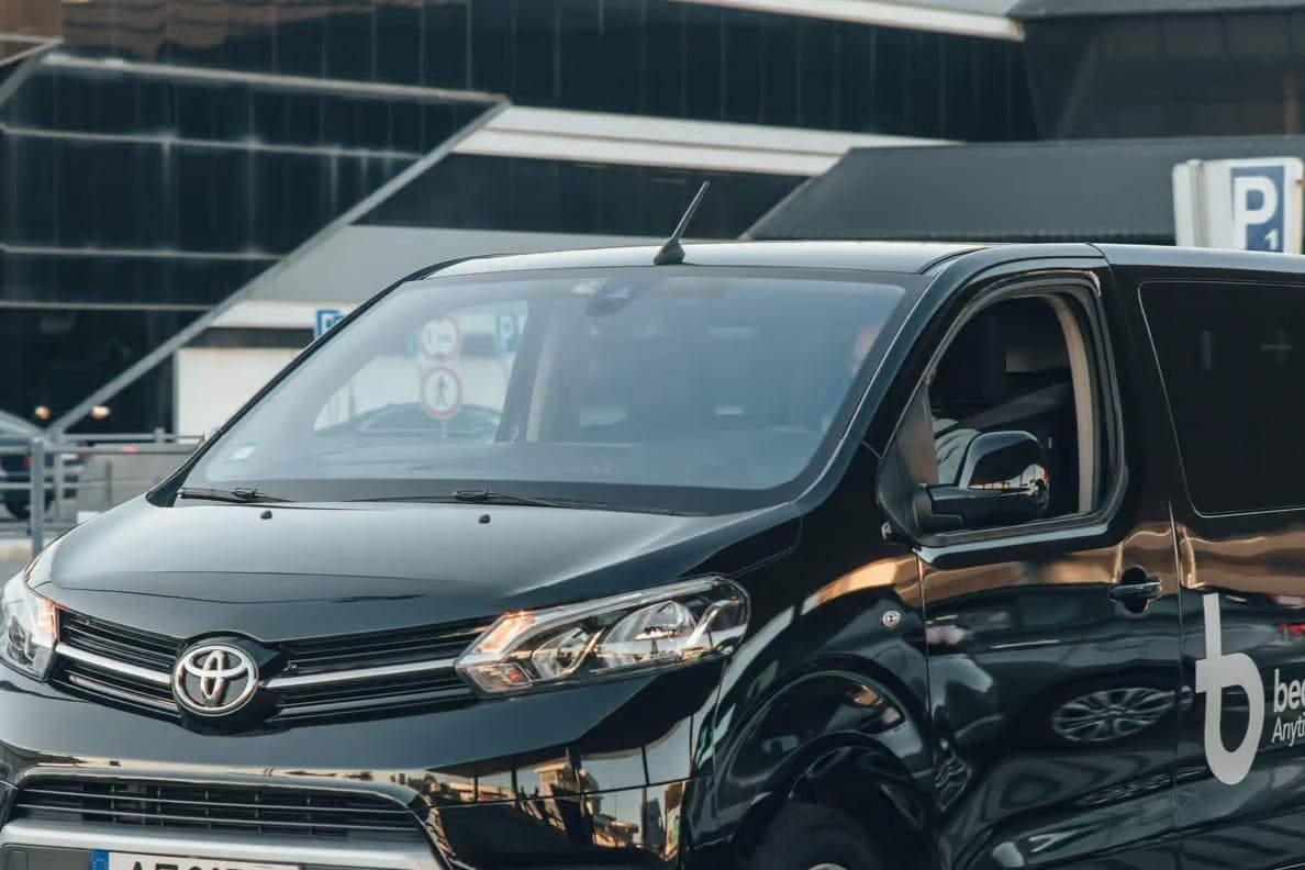 Lisbon: Private Transfer To/From Airport and City Center - Photo 1 of 3