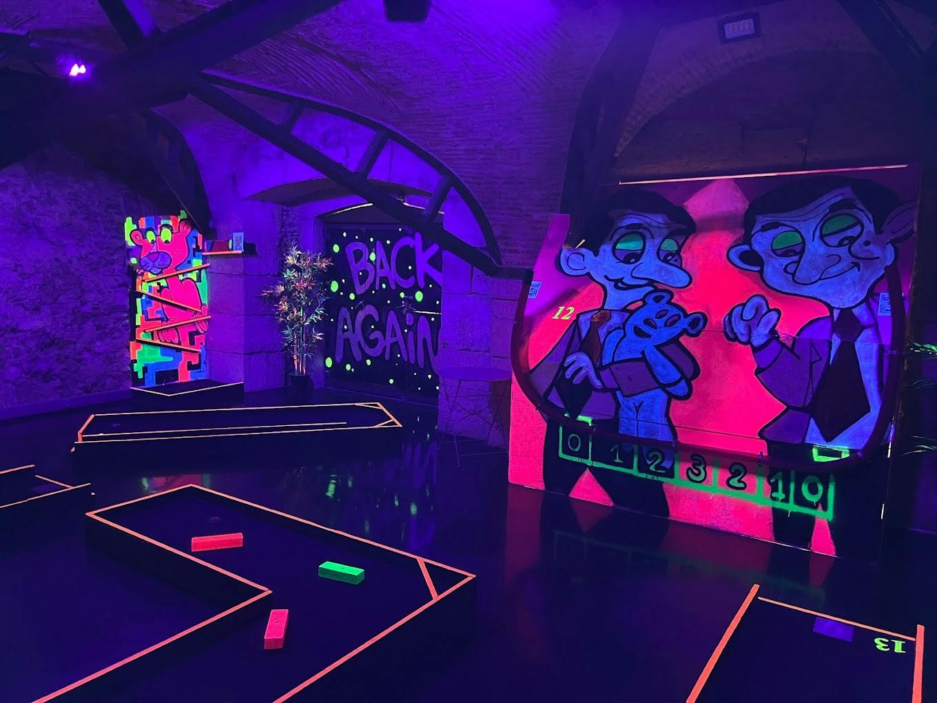 Minigolf Lisbon: 18 hole Minigolf Course + Bar Area Access - Photo 1 of 4