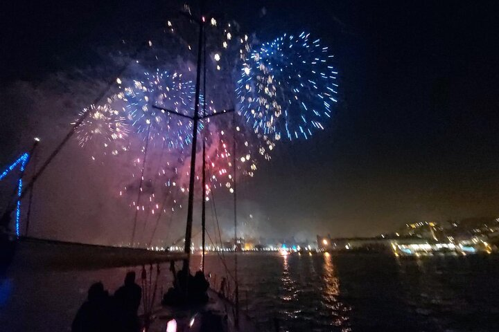 Passing the Year in a Boat with Champagne and Fireworks - Photo 1 of 8