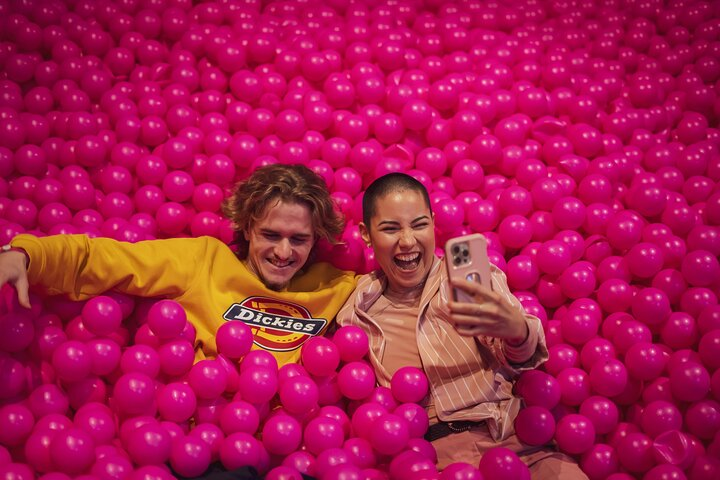 Porto: Pink Palace - Immersive Rosé Wine Museum with 5 Tastings - Photo 1 of 12