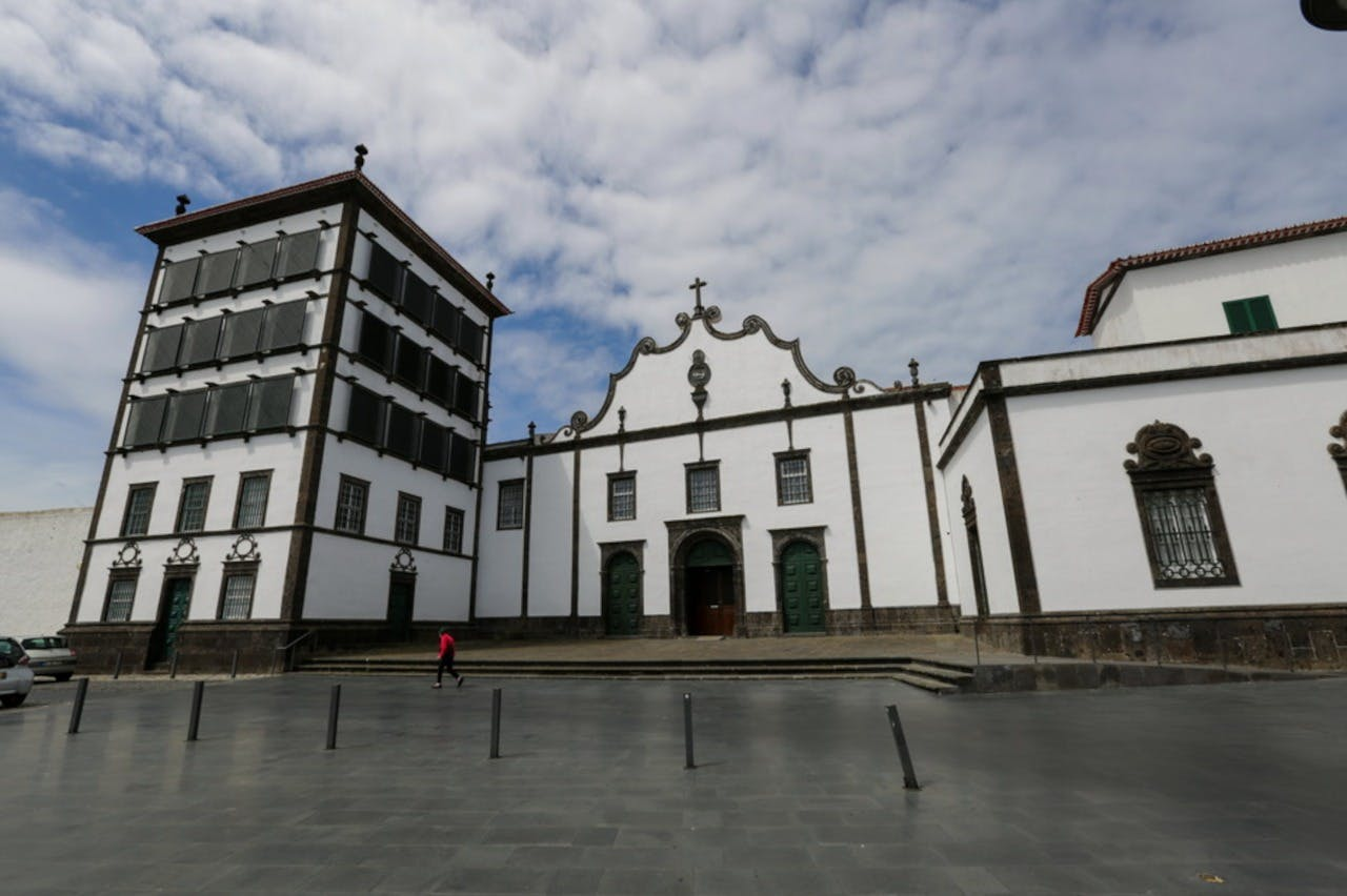 Ponta Delgada: Half-Day Guided City Tour + Transfer - Photo 1 of 5