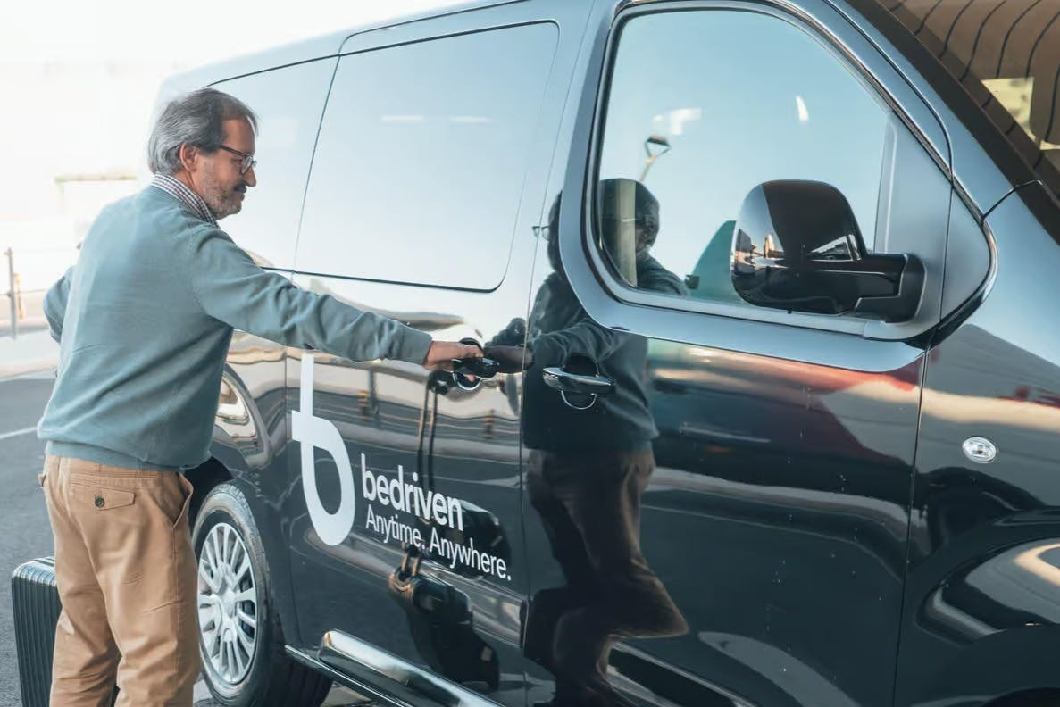 Porto: Private Transfer between Airport and City Center, Maia or Matosinhos - Photo 1 of 3