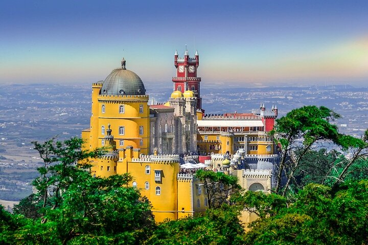 Private Tour DA to Pena Palace and National Park - Photo 1 of 7