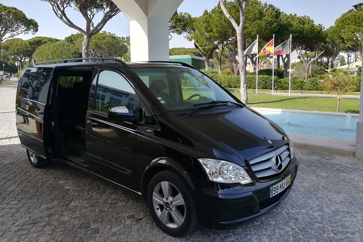 Private Transfer from Faro Airport to Pine Cliffs Hotel (1-3 pax) - Photo 1 of 4