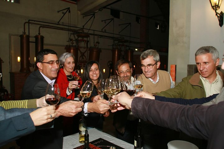 Portuguese taste wines