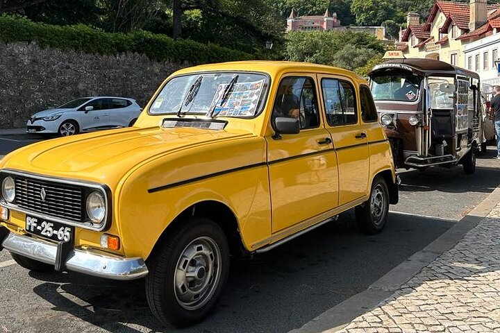 Yellow Renault 4L

A once in a lifetime experience inside a timeless vehicle
