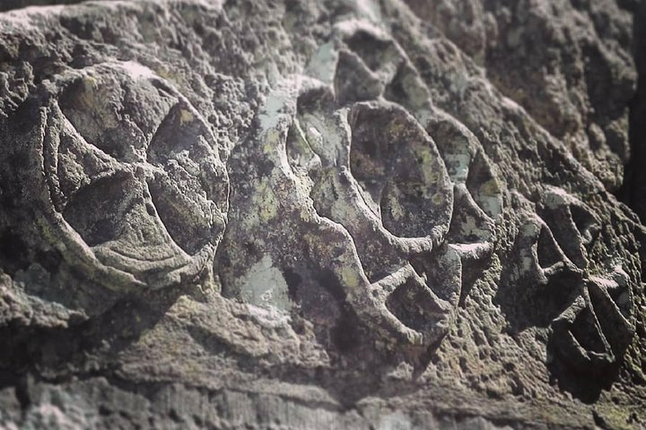 A sculpted stone recalling the presence of the Knights Templar in Sintra.