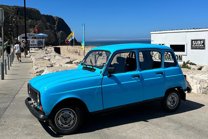 Blue Renault 4L

A vintage car that will give you great memories in Sintra