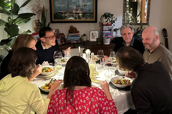 The Art of Eating and Making Friends - Photo 1 of 8