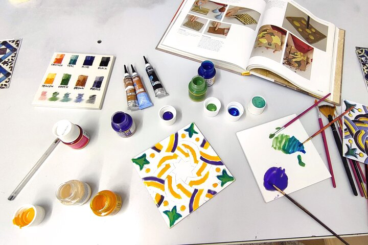 Tiles painted in the workshop - no matter if it is your first try - you can also create your unique azulejo tile.