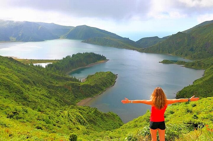Lagoa do Fogo crater lake 
