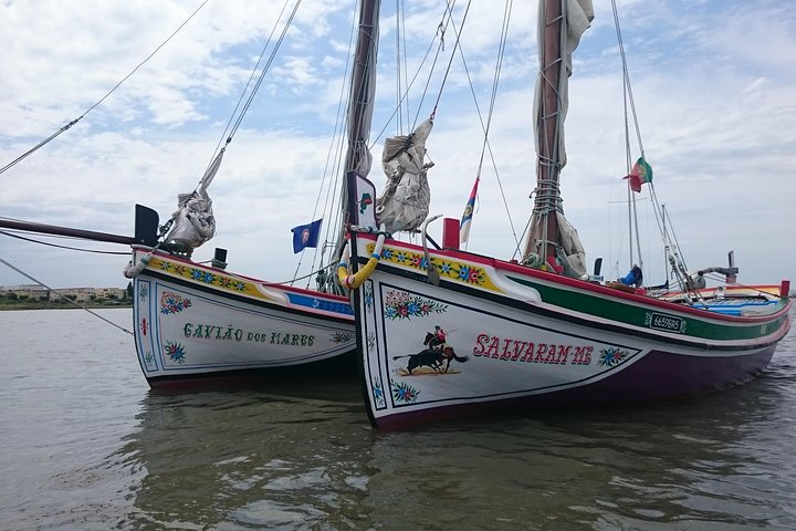 22 guests in two barges
