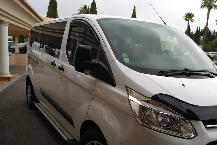 Private ground transportation to and from golf resorts Portugal.