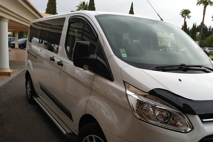 Private ground transportation to and from golf resorts Portugal.