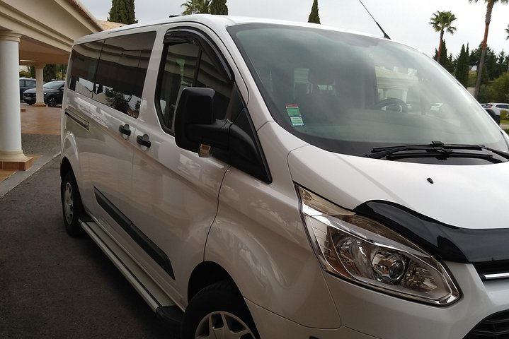 Private ground transportation to and from golf resorts Portugal.