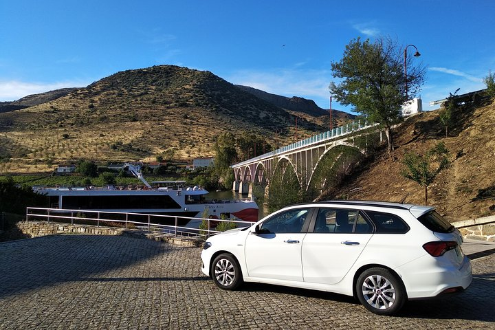 Transfer Oporto - Aeroport / Up to 4 passengers - Photo 1 of 7