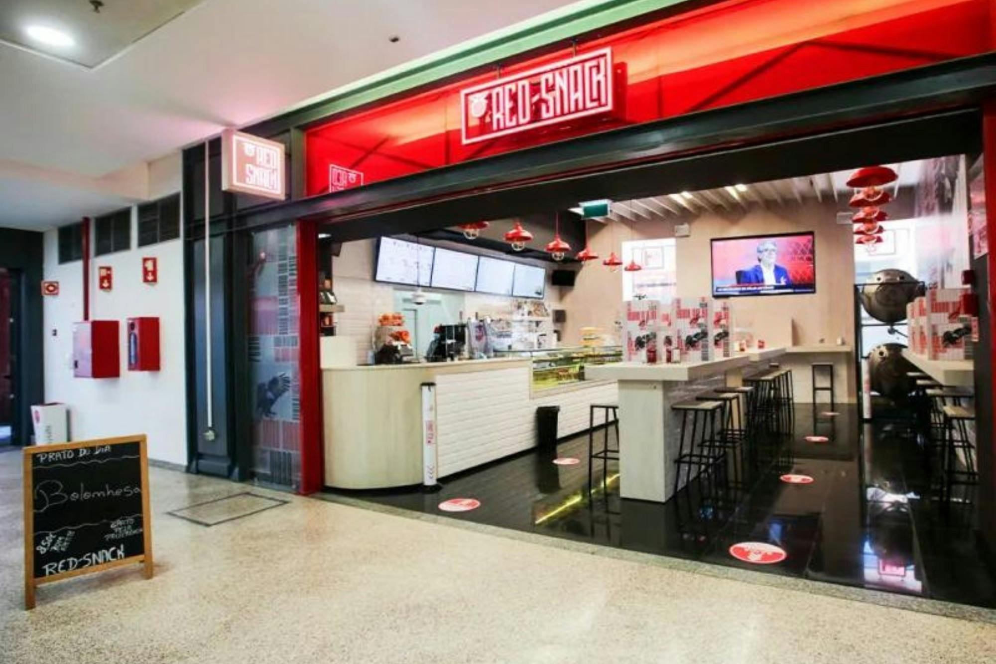 Estádio da Luz & Benfica Museum: Entry Ticket + Wine Tasting + Scarf Offer - Photo 1 of 6