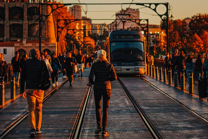 Capture picturesque moments in Porto where stunning scenery and delightful experiences come together. Gather your loved ones and create lasting memories against the city's captivating backdrop.