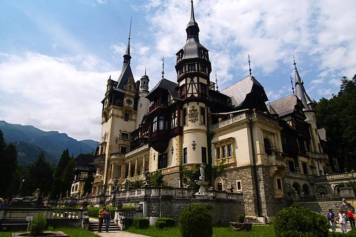 3 Castle:Peles ,Bran,Cantacuzino Tour from Brasov /Hotel pickup  - Photo 1 of 20