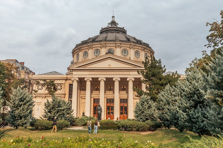 Calea Victoriei Walking Tour with Damian Anfile - Photo 1 of 8