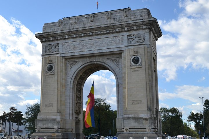 Disccover ‘LITTLE PARIS’ - Photo 1 of 3