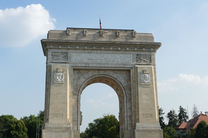 Discover Amazing of Peles Royal Castle - Bucharest - Photo 1 of 5