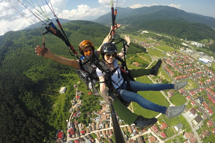 HappyCloud Paragliding Tandem Flight from Poiana Brasov - Photo 1 of 10