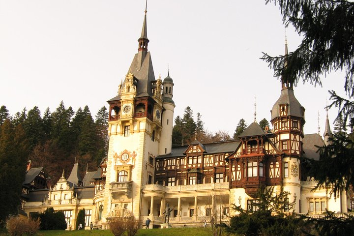 PeleÈ Castle in Sinaia