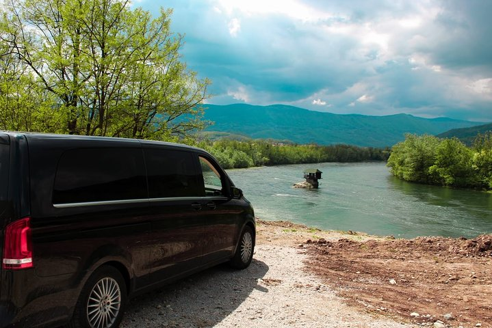 Tree house on Drina river
