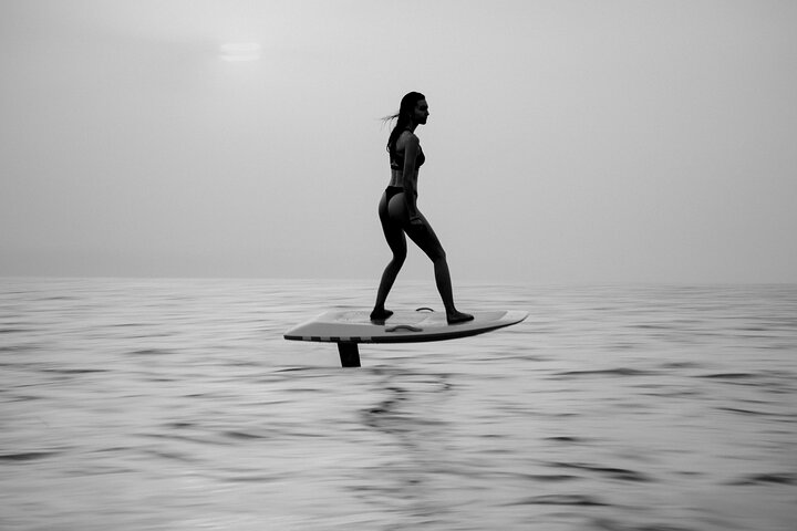 Malmö: E-foil-fly above the water with a electric surfboard - Photo 1 of 9