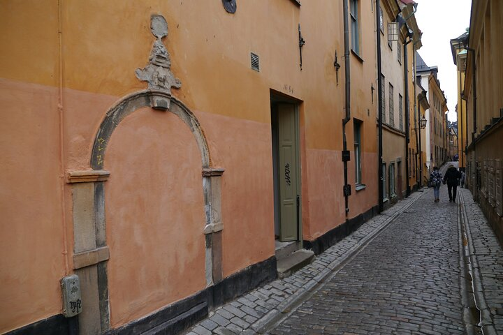 public German-Swedish connections leadership - Photo 1 of 4