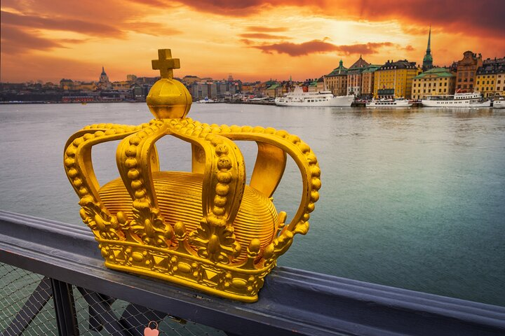 Uncover Stockholm's rich history with the Royal Vikings Outdoor Escape Game. Solve riddles explore stunning waterfront views and connect with the city's royal past. Adventure awaits at every turn.