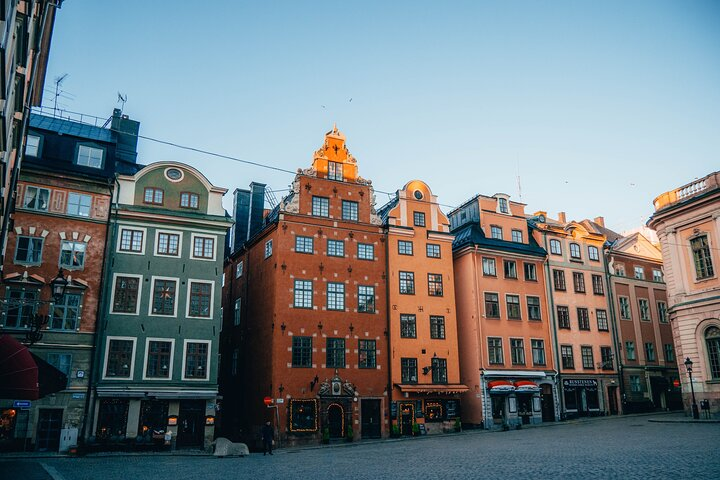 Experience the charm of Stockholm’s historic architecture walk cobblestone streets and explore colorful buildings while uncovering fascinating stories from centuries of history. Perfect for every curious traveler.