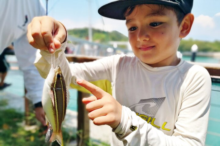 Experience the joy of catching your first fish while exploring the stunning landscapes of Lazarus Island. Embrace hands-on learning in a relaxed environment perfect for novice anglers.