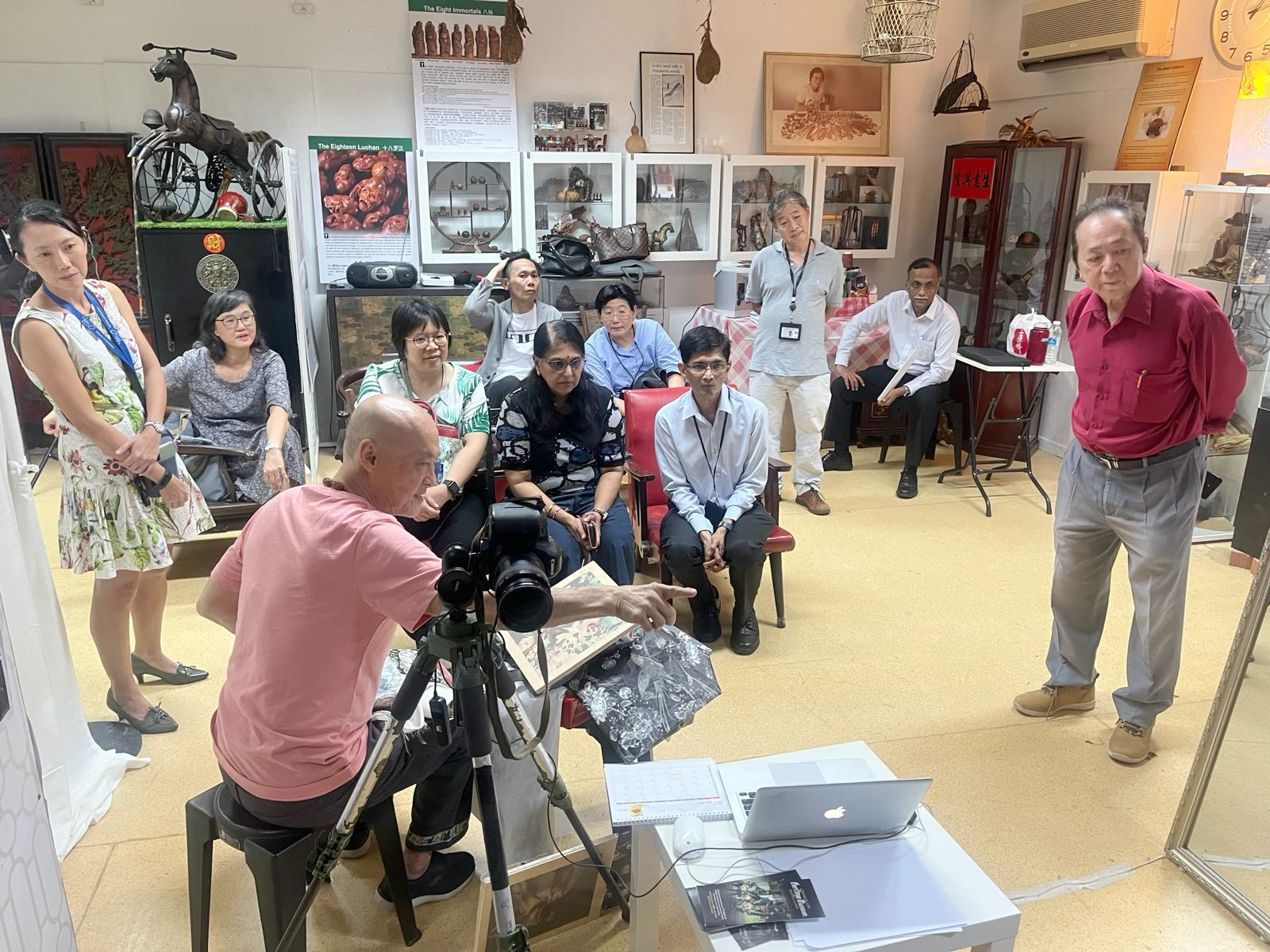 A hands-on Paintography session with Charlie and the visitors