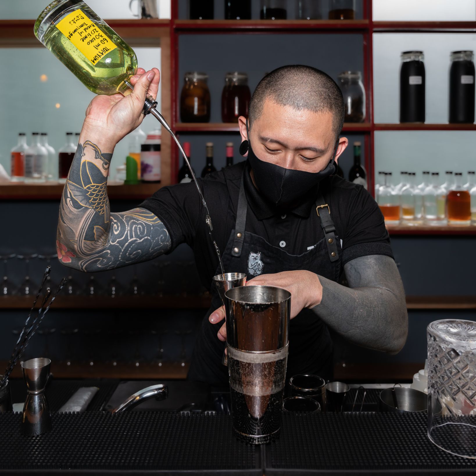 Immerse yourself in the artistry of cocktail creation as expert bartenders share industry insights and techniques. Discover the secrets behind crafting classic drinks in a hands-on workshop.