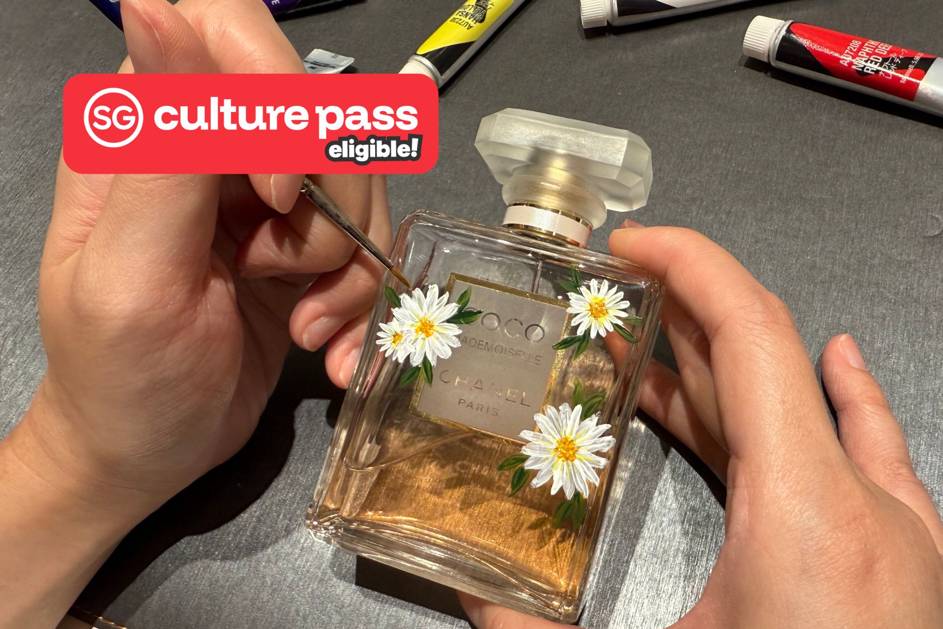 Glass Painting: Transforming Clear Surfaces into Colourful Stories - Photo 1 of 4