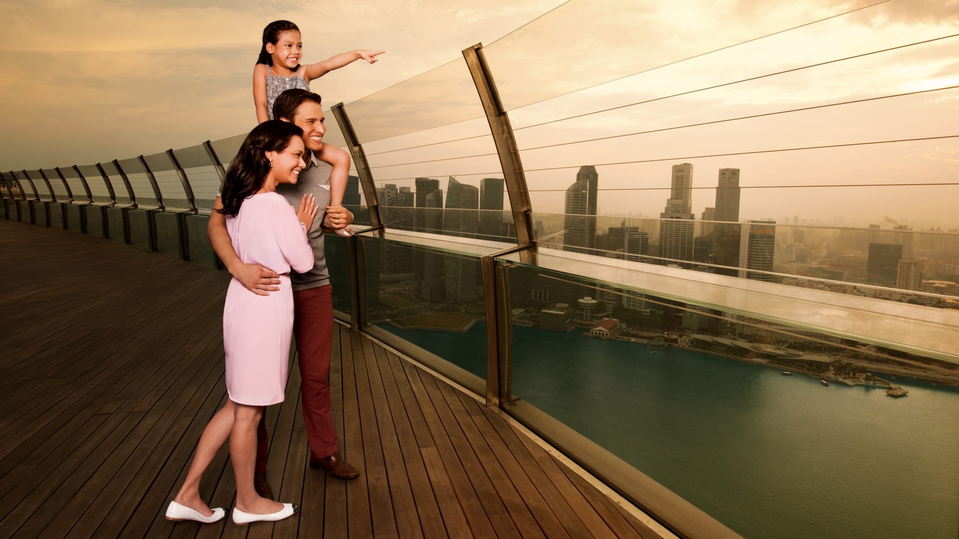 Experience breathtaking views of Singapore's skyline from the Marina Bay Sands SkyPark. Enjoy memorable moments as you take in the city’s architectural masterpieces and lush landscapes.