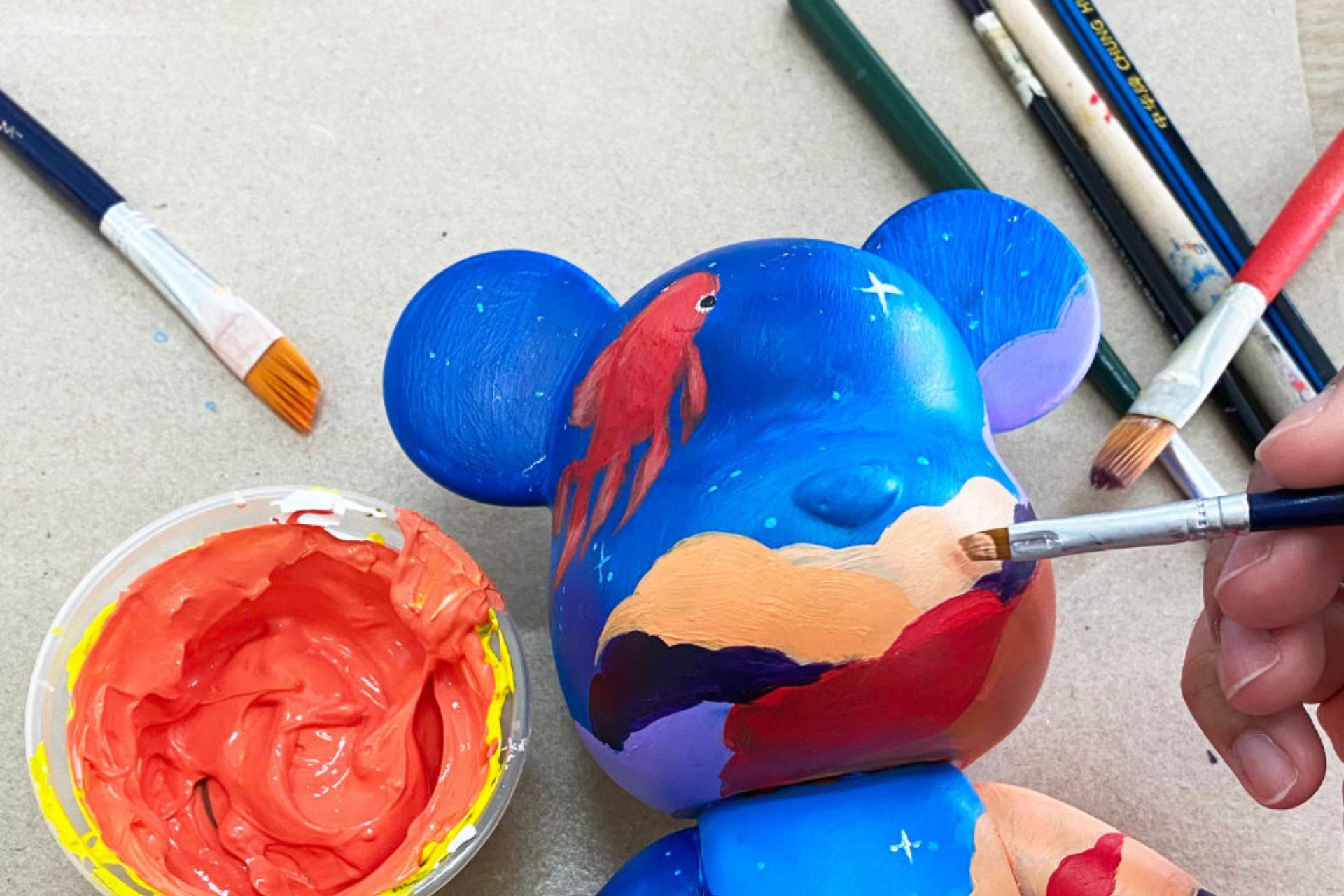 페인트-어-베어 워크샵 - Photo 1 of 5